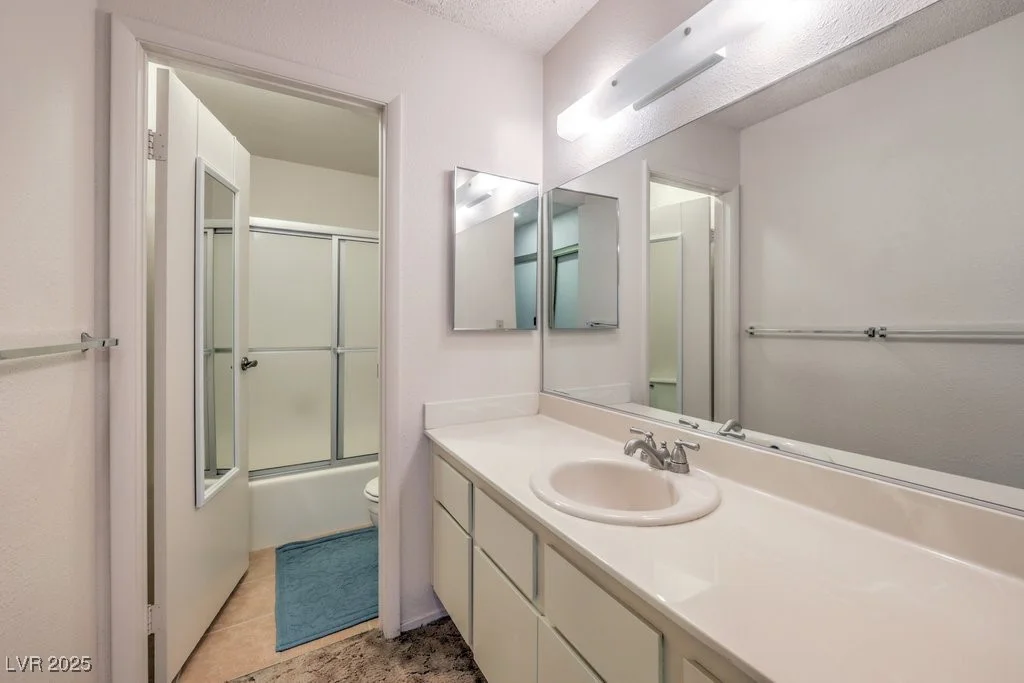 5655 Vineyard, Las Vegas, NV 89110