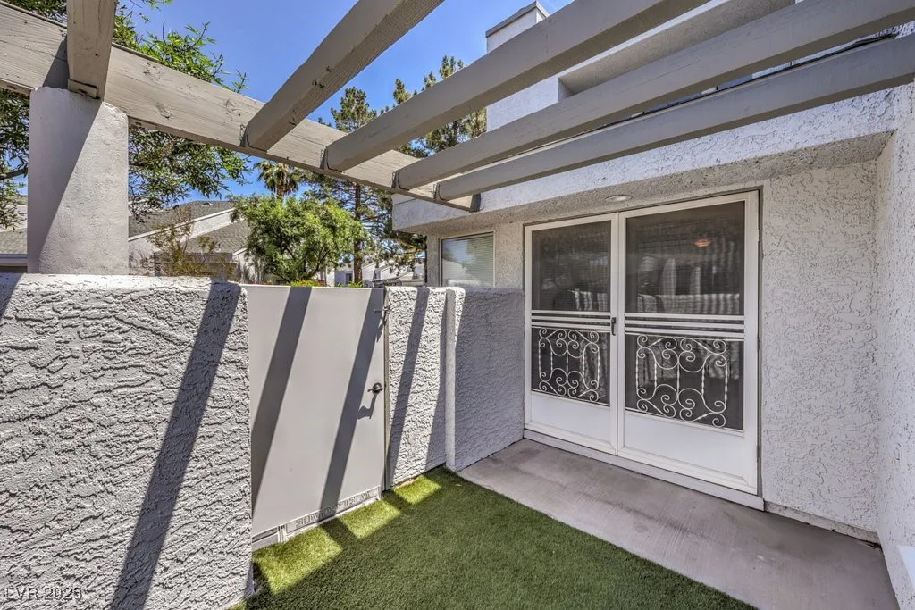 5655 Vineyard, Las Vegas, NV 89110