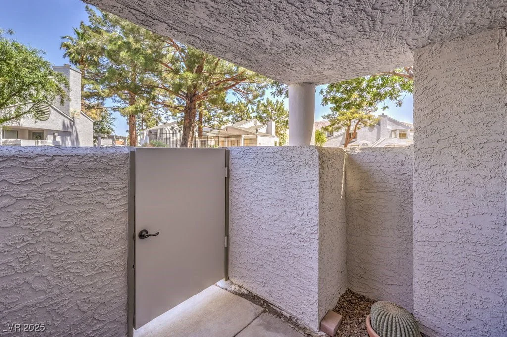 5655 Vineyard, Las Vegas, NV 89110