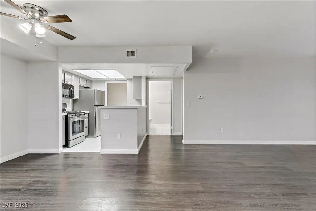 1900 High Valley, Las Vegas, NV 89128