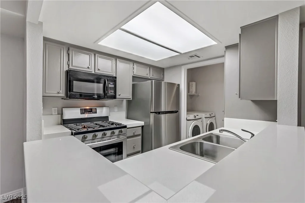 1900 High Valley, Las Vegas, NV 89128