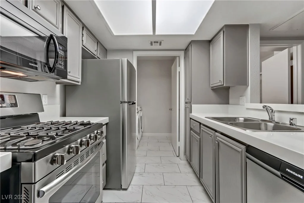 1900 High Valley, Las Vegas, NV 89128
