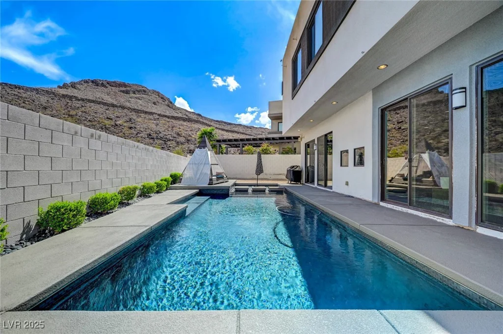 232 Errogie, Henderson, NV 89012