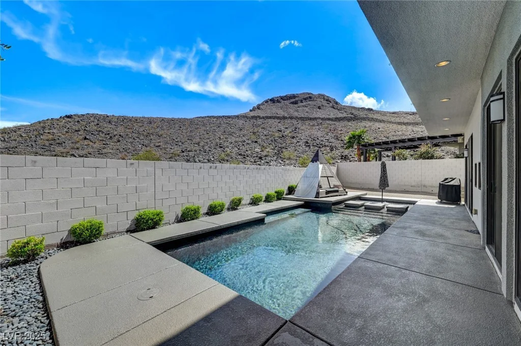 232 Errogie, Henderson, NV 89012