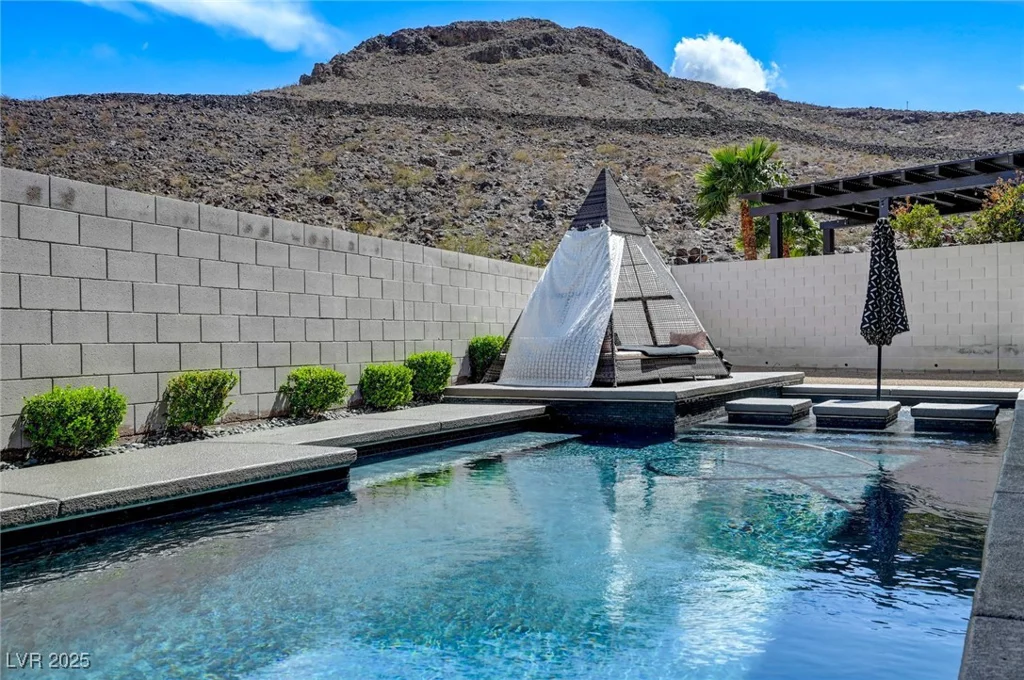 232 Errogie, Henderson, NV 89012