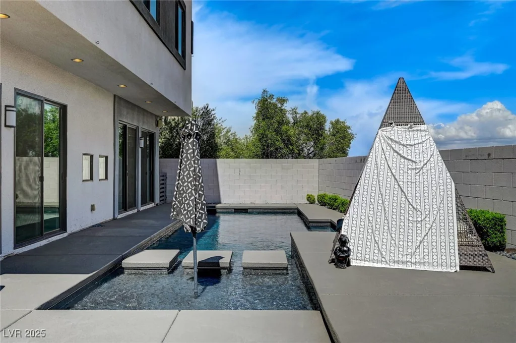 232 Errogie, Henderson, NV 89012