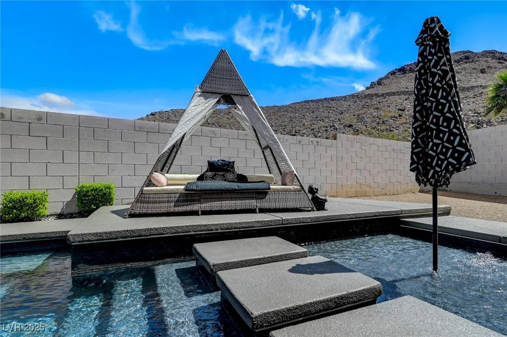 232 Errogie, Henderson, NV 89012