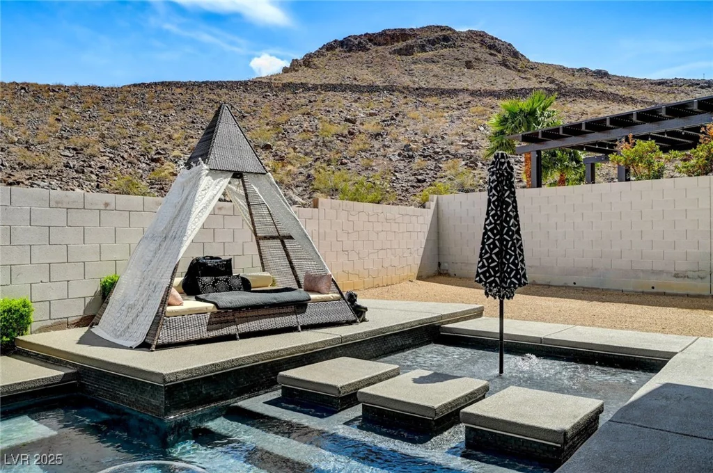 232 Errogie, Henderson, NV 89012
