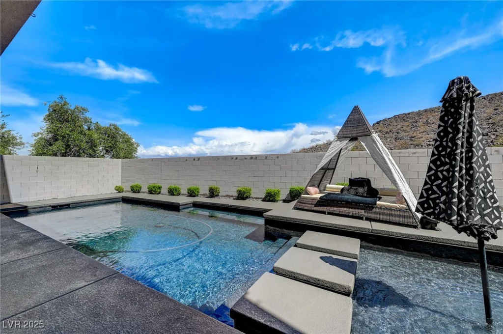 232 Errogie, Henderson, NV 89012