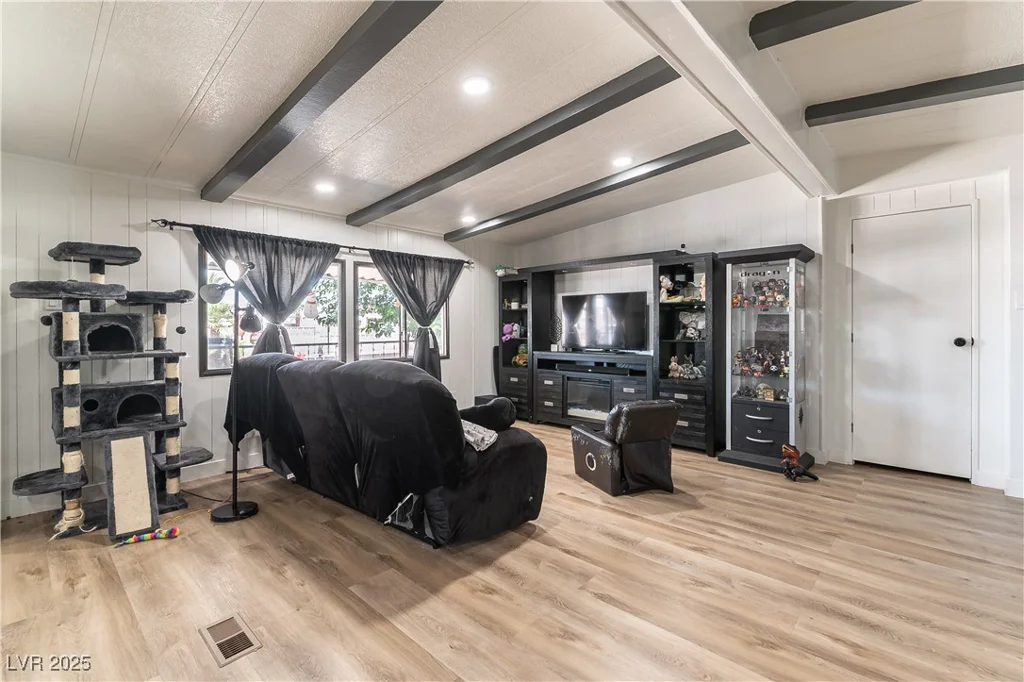 3386 Ewa Beach, Las Vegas, NV 89122