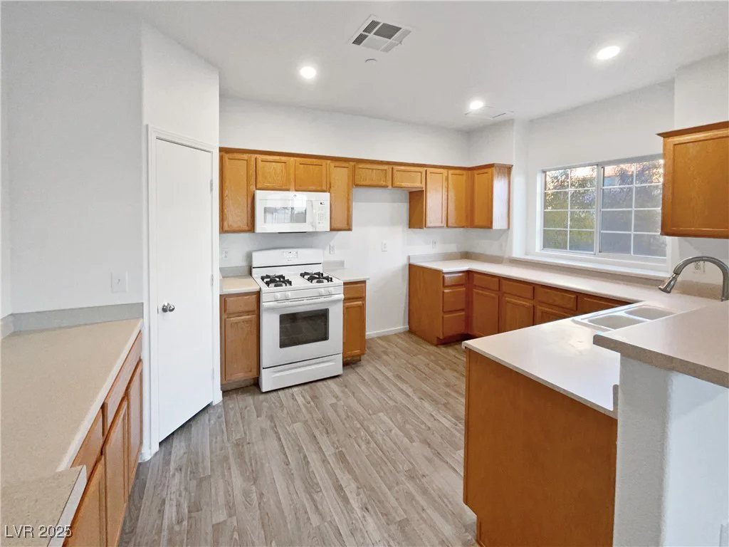 5965 Palmilla, North Las Vegas, NV 89031