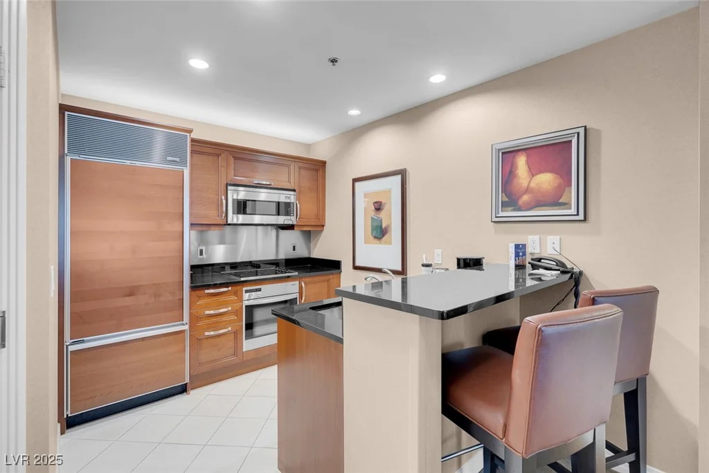 135 HARMON, Las Vegas, NV 89109