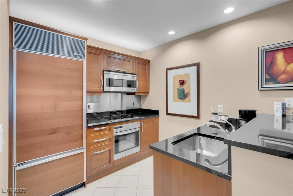 135 HARMON, Las Vegas, NV 89109