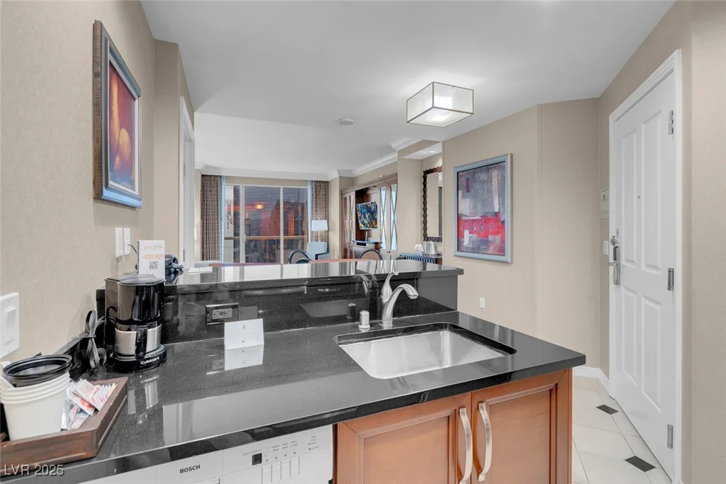 135 HARMON, Las Vegas, NV 89109