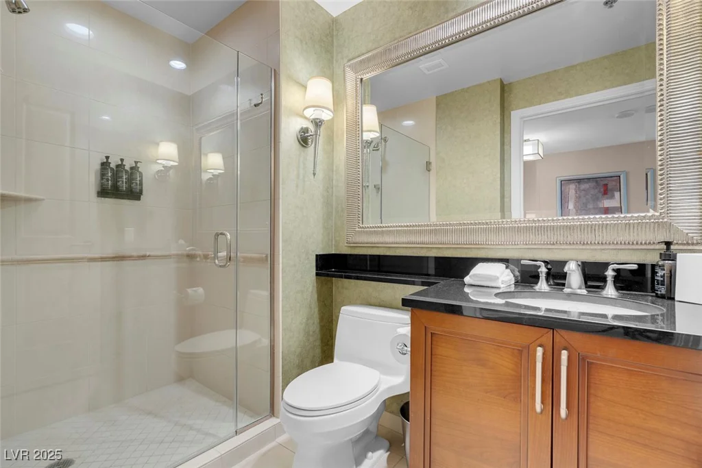 135 HARMON, Las Vegas, NV 89109