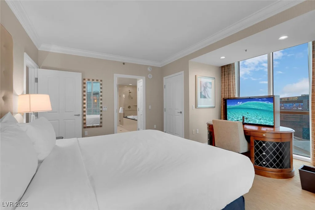 135 HARMON, Las Vegas, NV 89109