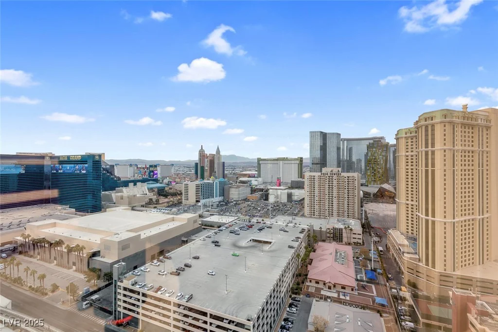 135 HARMON, Las Vegas, NV 89109