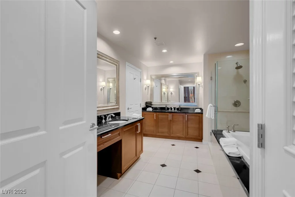 135 HARMON, Las Vegas, NV 89109