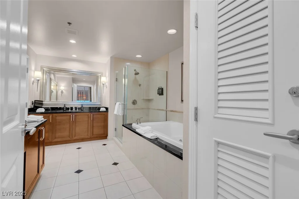 135 HARMON, Las Vegas, NV 89109