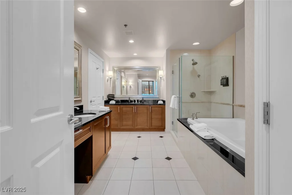 135 HARMON, Las Vegas, NV 89109
