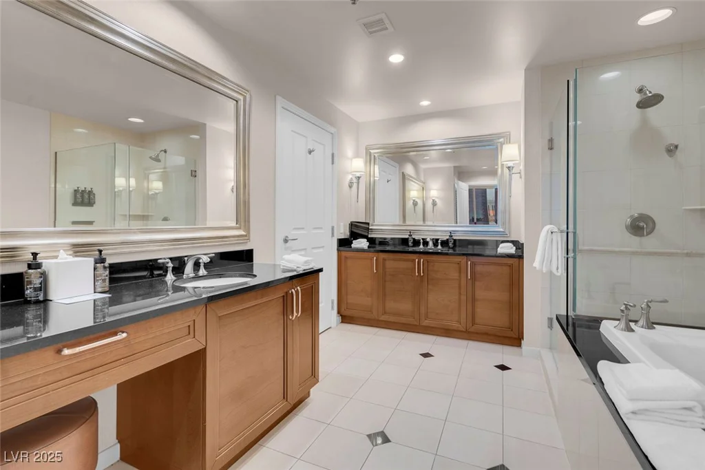 135 HARMON, Las Vegas, NV 89109