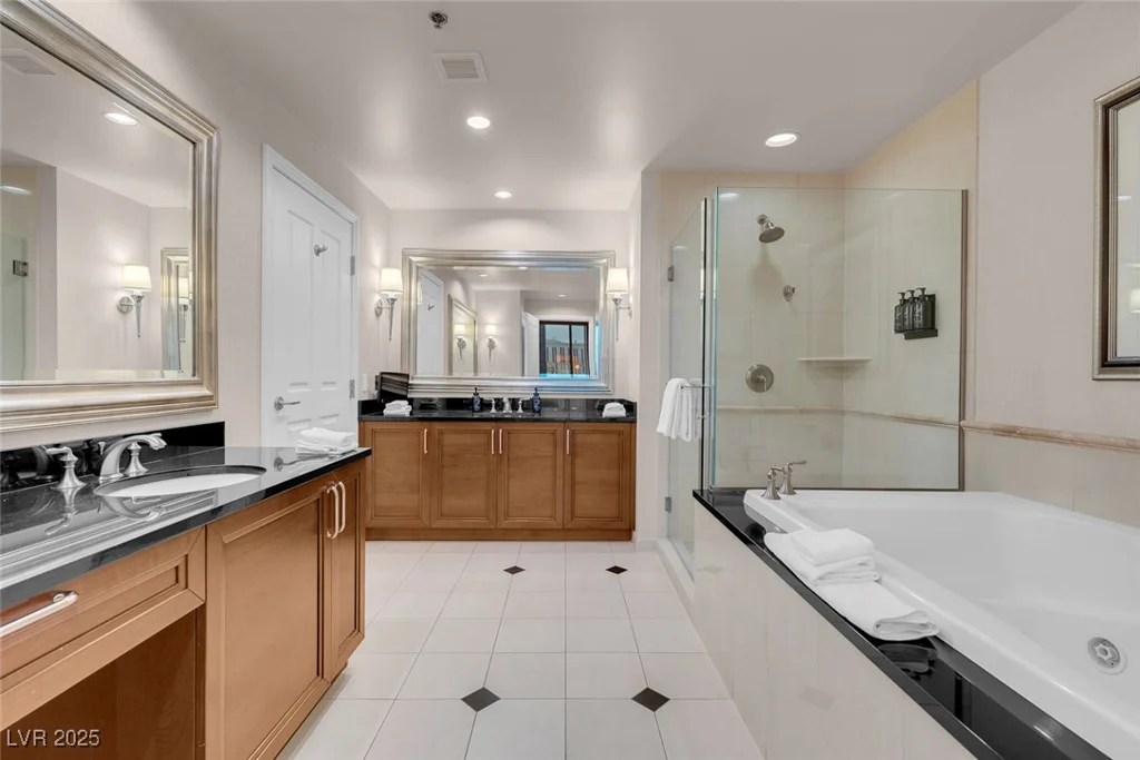 135 HARMON, Las Vegas, NV 89109