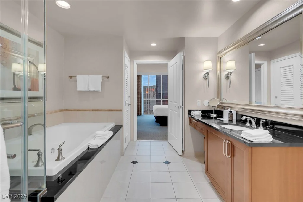 135 HARMON, Las Vegas, NV 89109