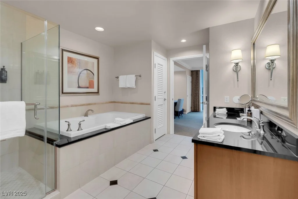 135 HARMON, Las Vegas, NV 89109