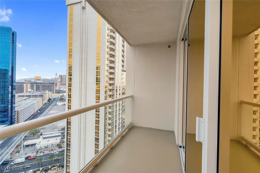 135 HARMON, Las Vegas, NV 89109