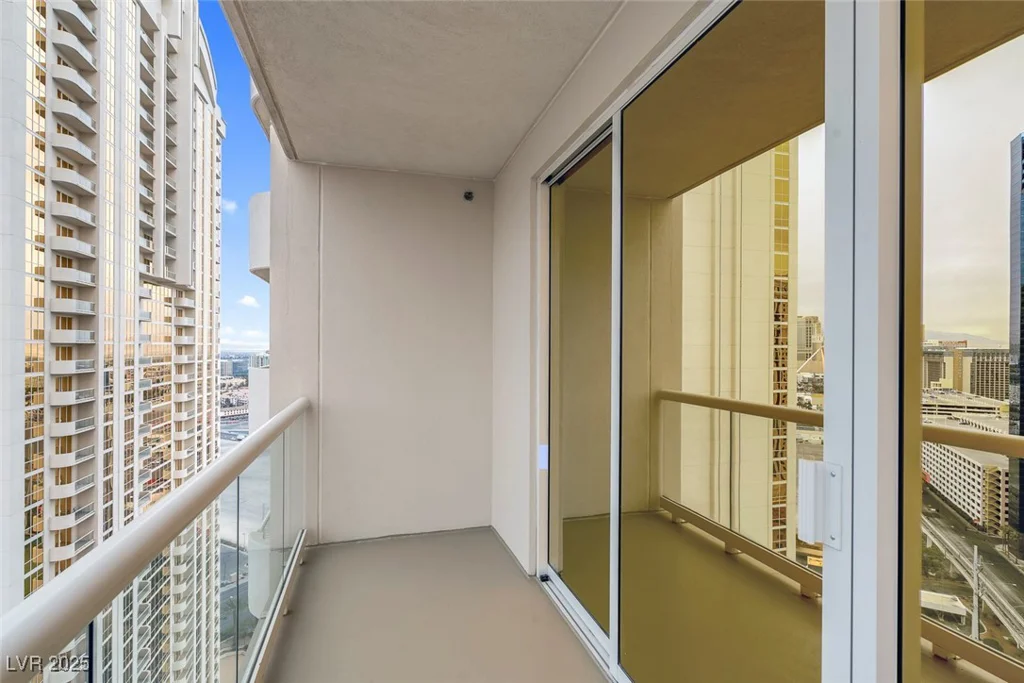 135 HARMON, Las Vegas, NV 89109