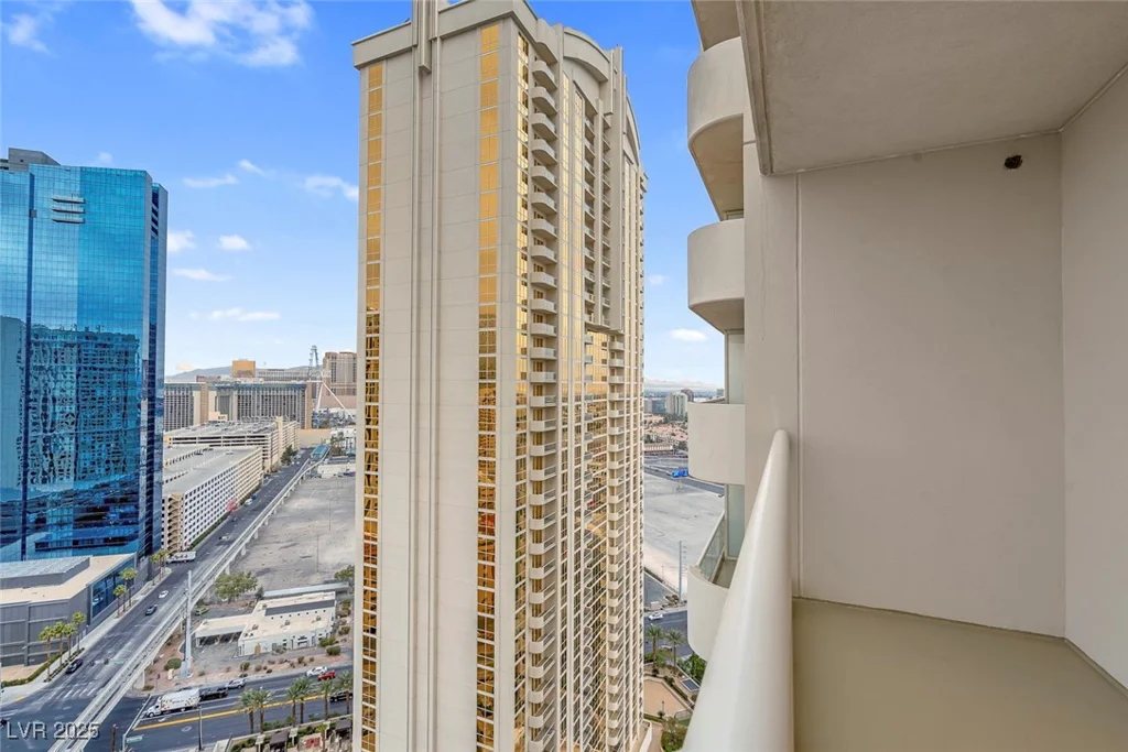 135 HARMON, Las Vegas, NV 89109