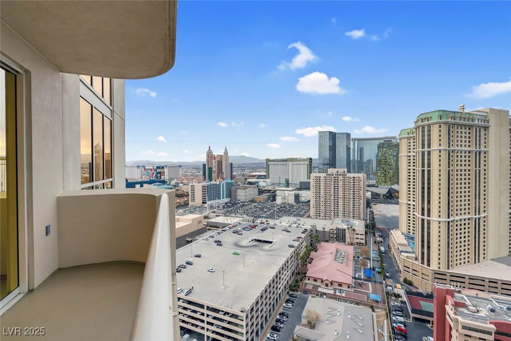 135 HARMON, Las Vegas, NV 89109