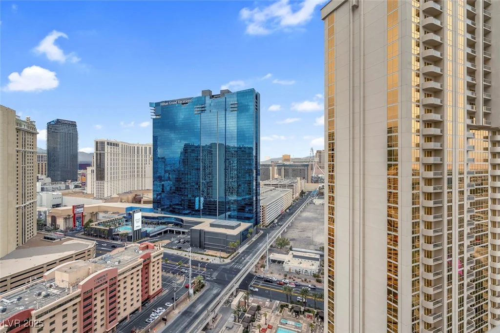 135 HARMON, Las Vegas, NV 89109