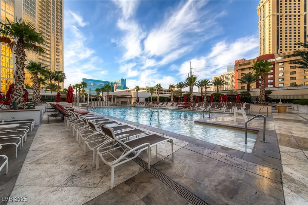 135 HARMON, Las Vegas, NV 89109