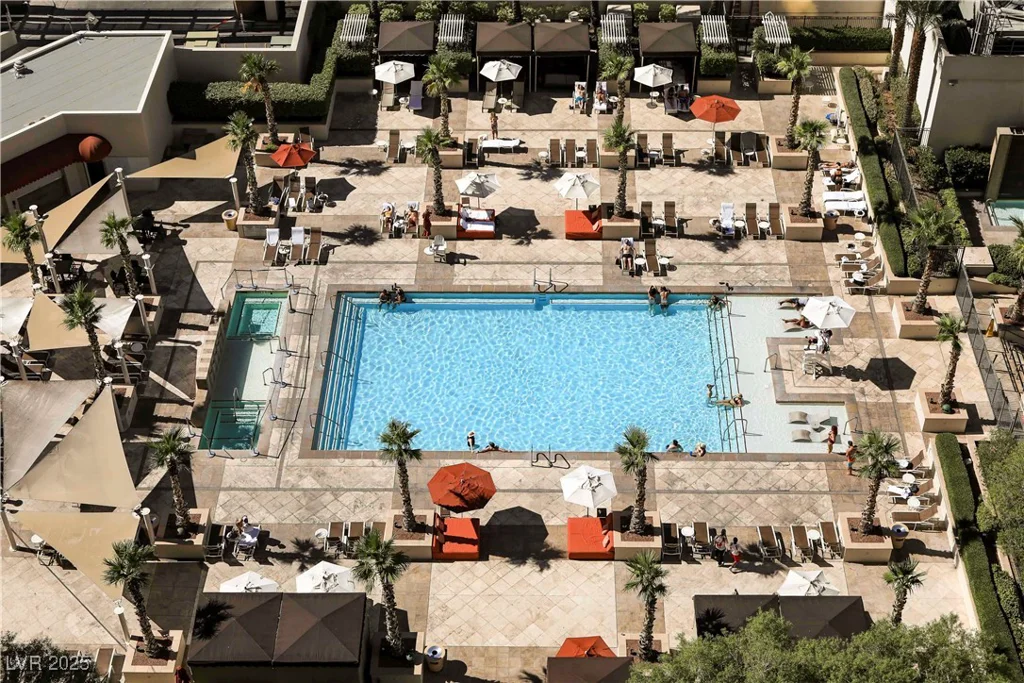 135 HARMON, Las Vegas, NV 89109