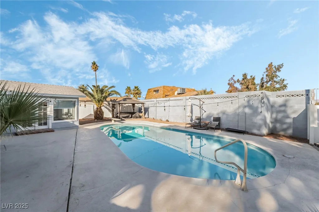 4818 El Tesoro, Las Vegas, NV 89121