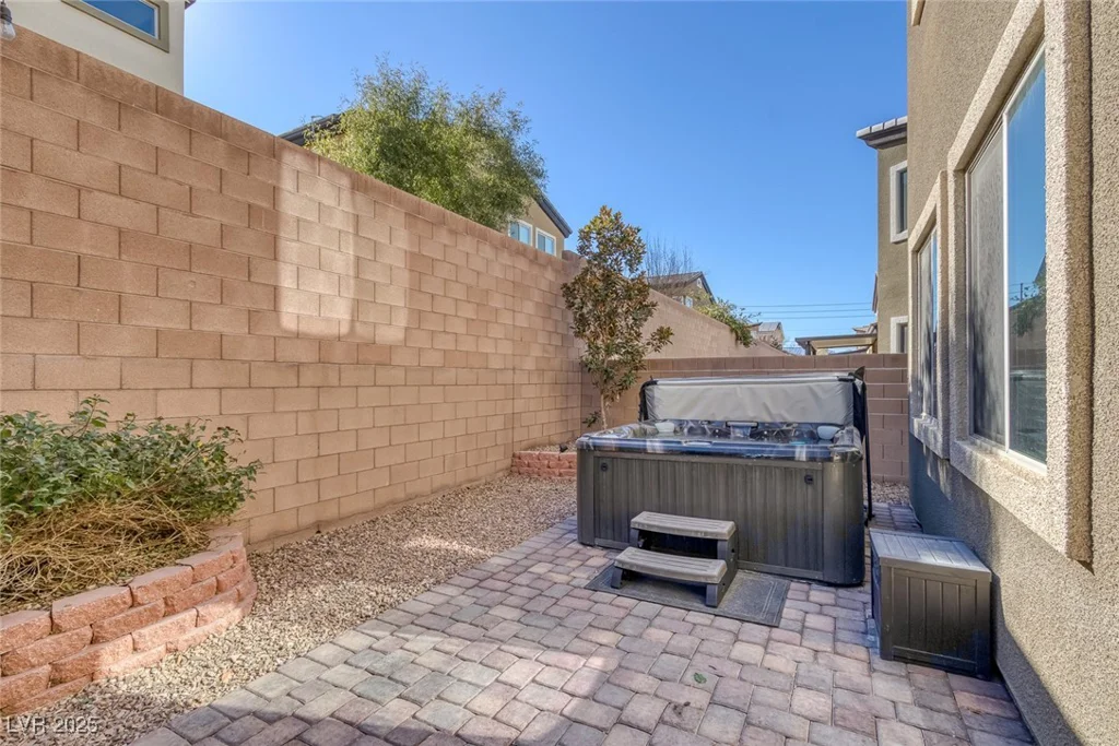 87 Newton Ridge, Las Vegas, NV 89183