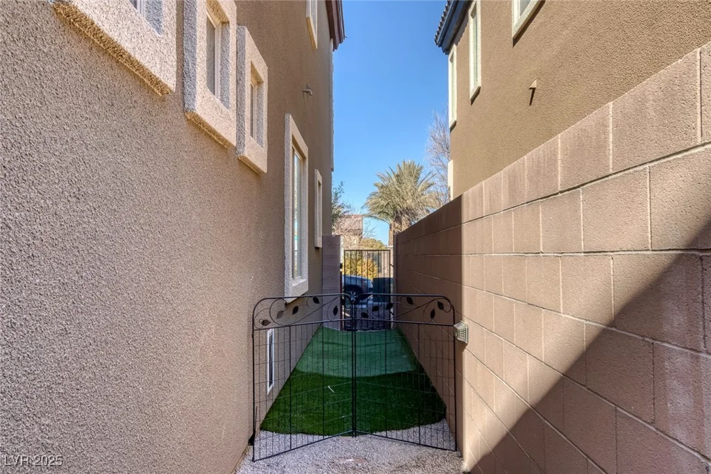 87 Newton Ridge, Las Vegas, NV 89183