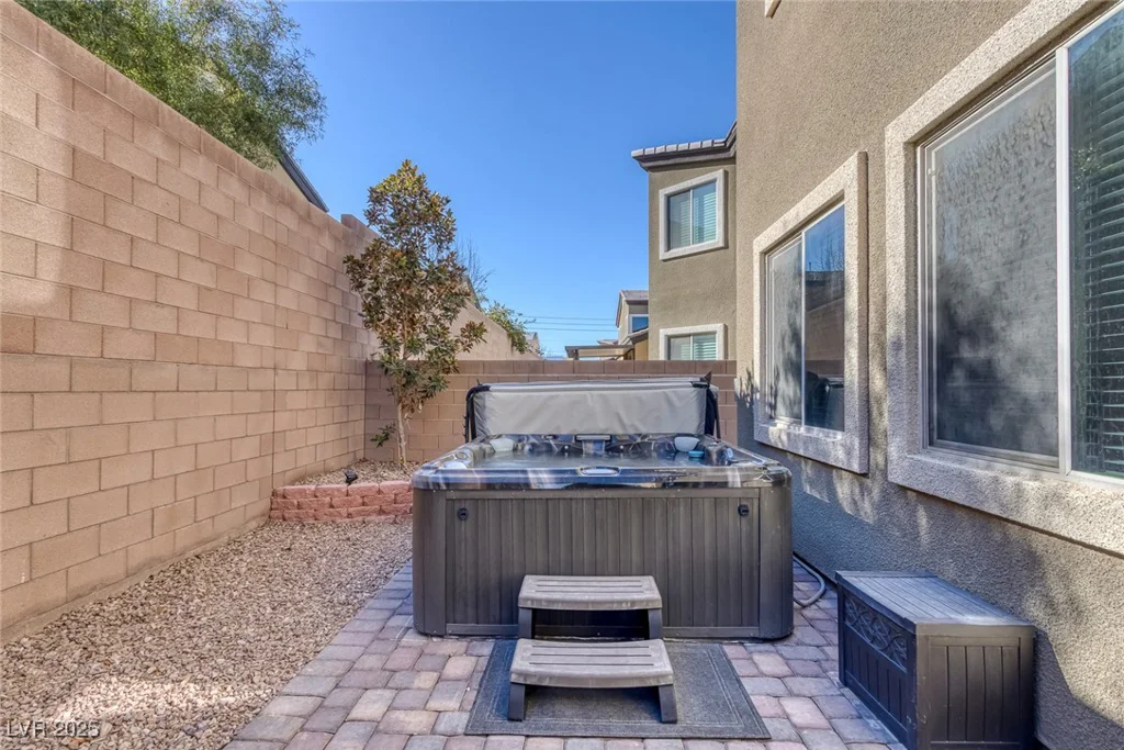 87 Newton Ridge, Las Vegas, NV 89183