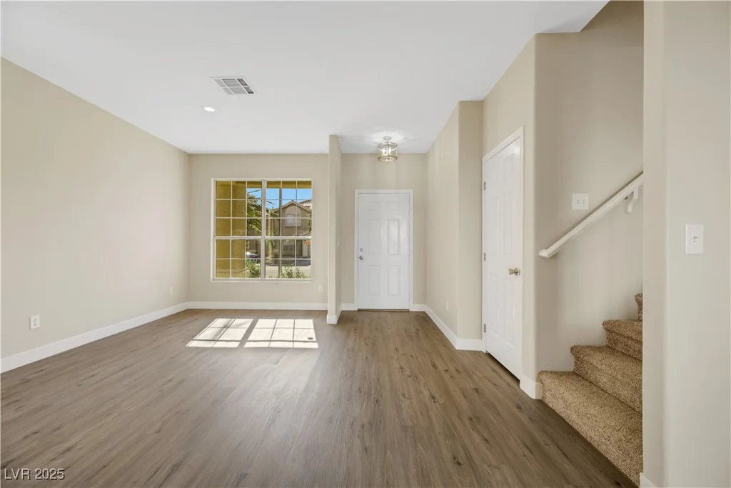 5912 Royal Castle, Las Vegas, NV 89130