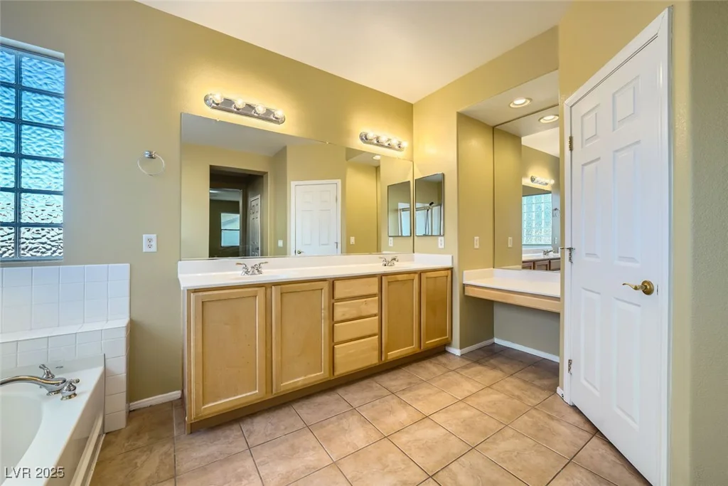 11248 Newbury Hills, Las Vegas, NV 89138