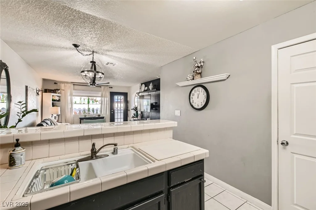 2137 Willowbury, Las Vegas, NV 89108