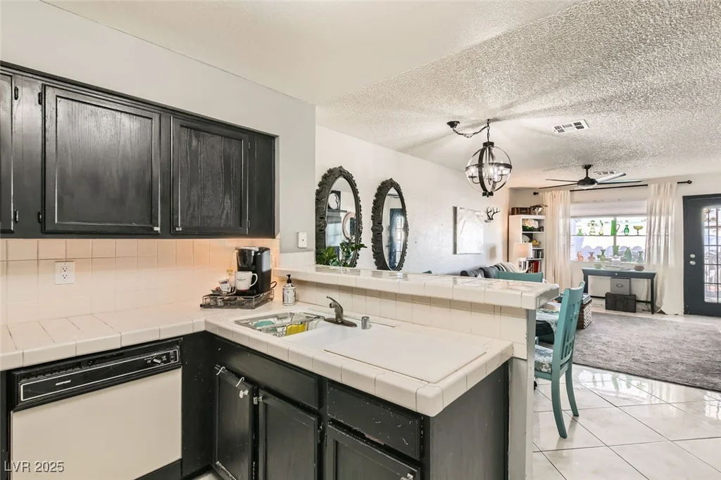 2137 Willowbury, Las Vegas, NV 89108