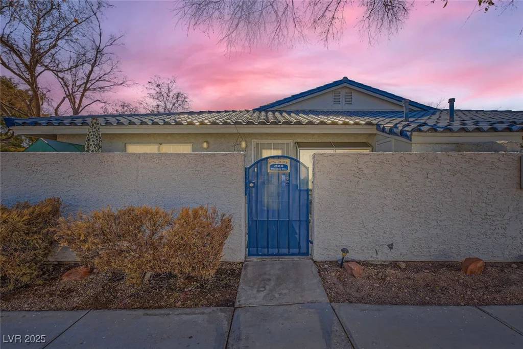 2137 Willowbury, Las Vegas, NV 89108