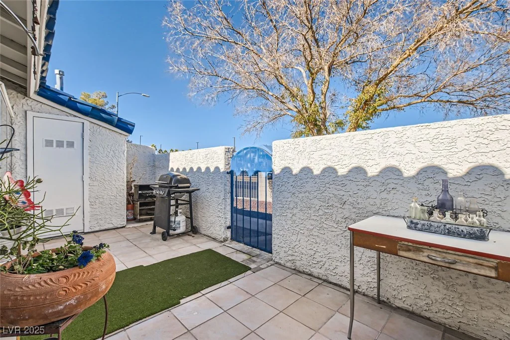 2137 Willowbury, Las Vegas, NV 89108