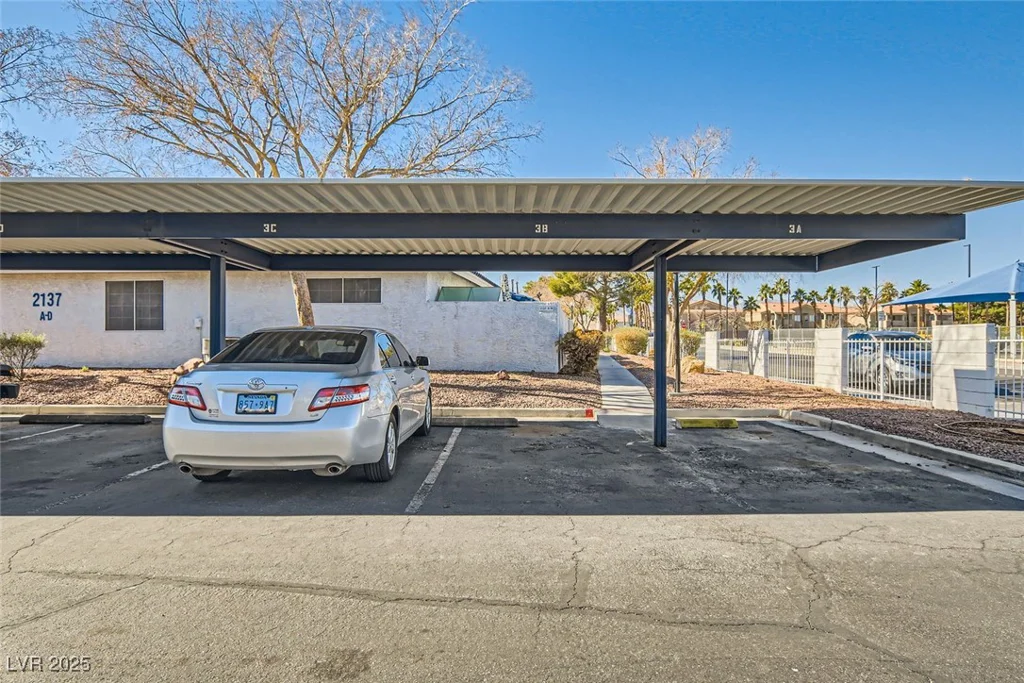 2137 Willowbury, Las Vegas, NV 89108