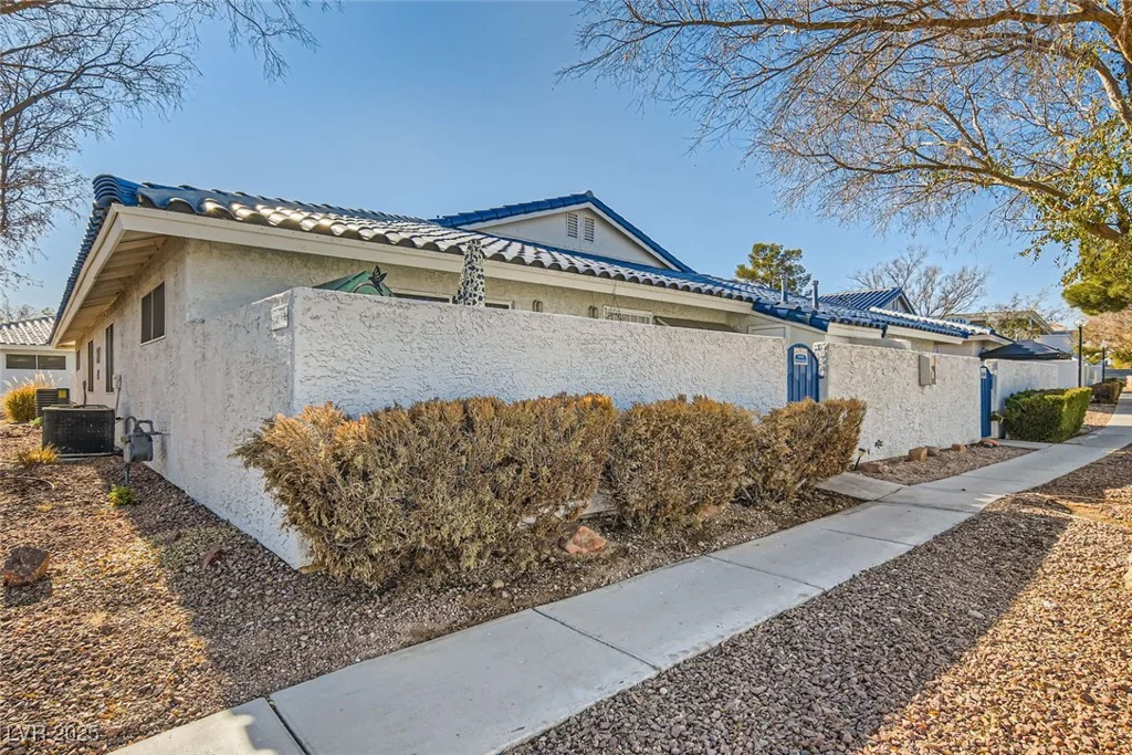 2137 Willowbury, Las Vegas, NV 89108