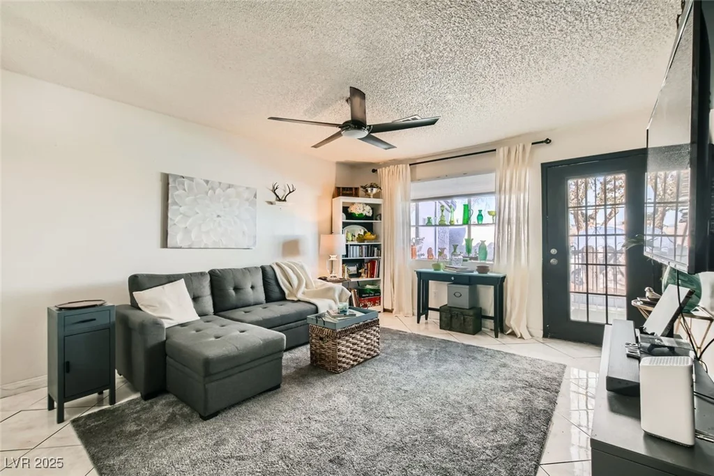 2137 Willowbury, Las Vegas, NV 89108