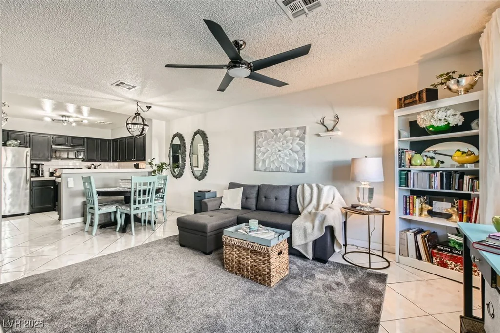 2137 Willowbury, Las Vegas, NV 89108