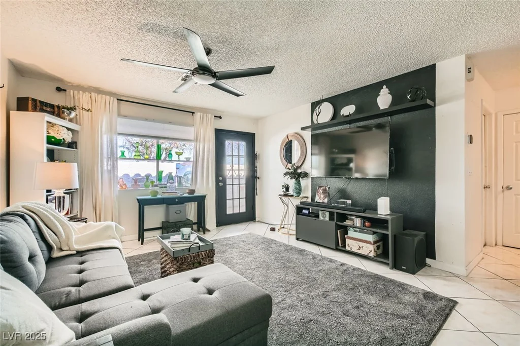 2137 Willowbury, Las Vegas, NV 89108
